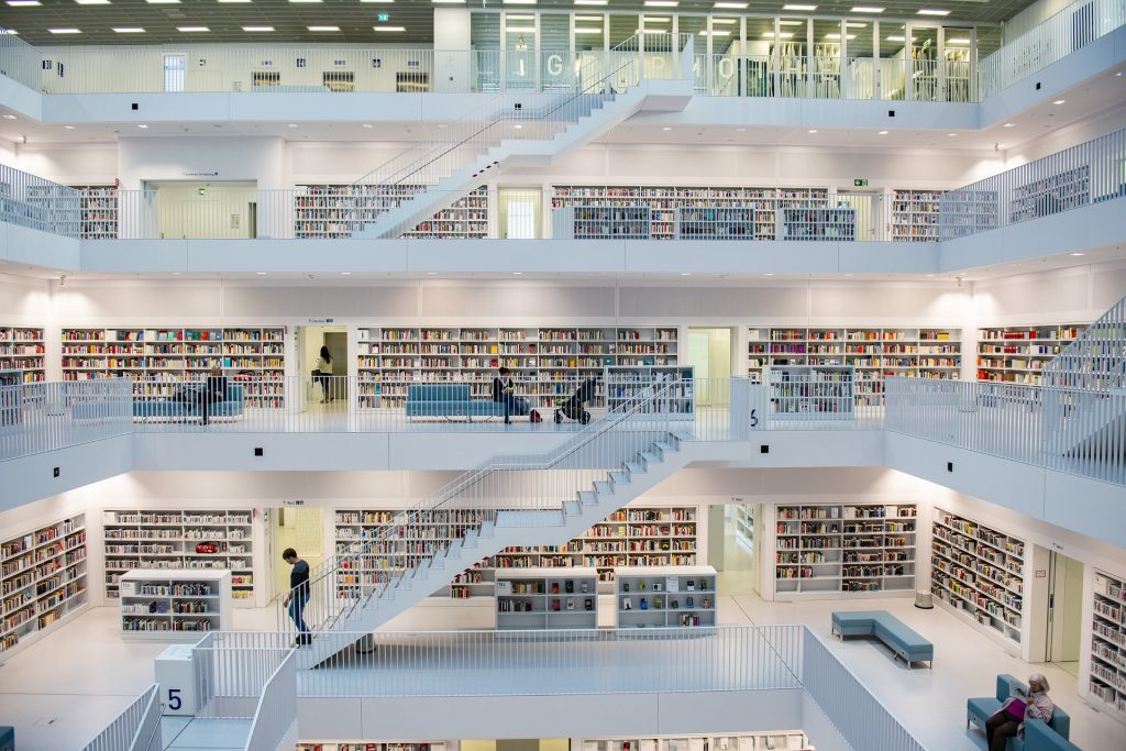 Stuttgartin moderni kirjasto.